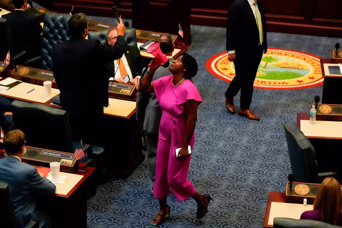 Socialista vence primária democrata para o Senado na Flórida