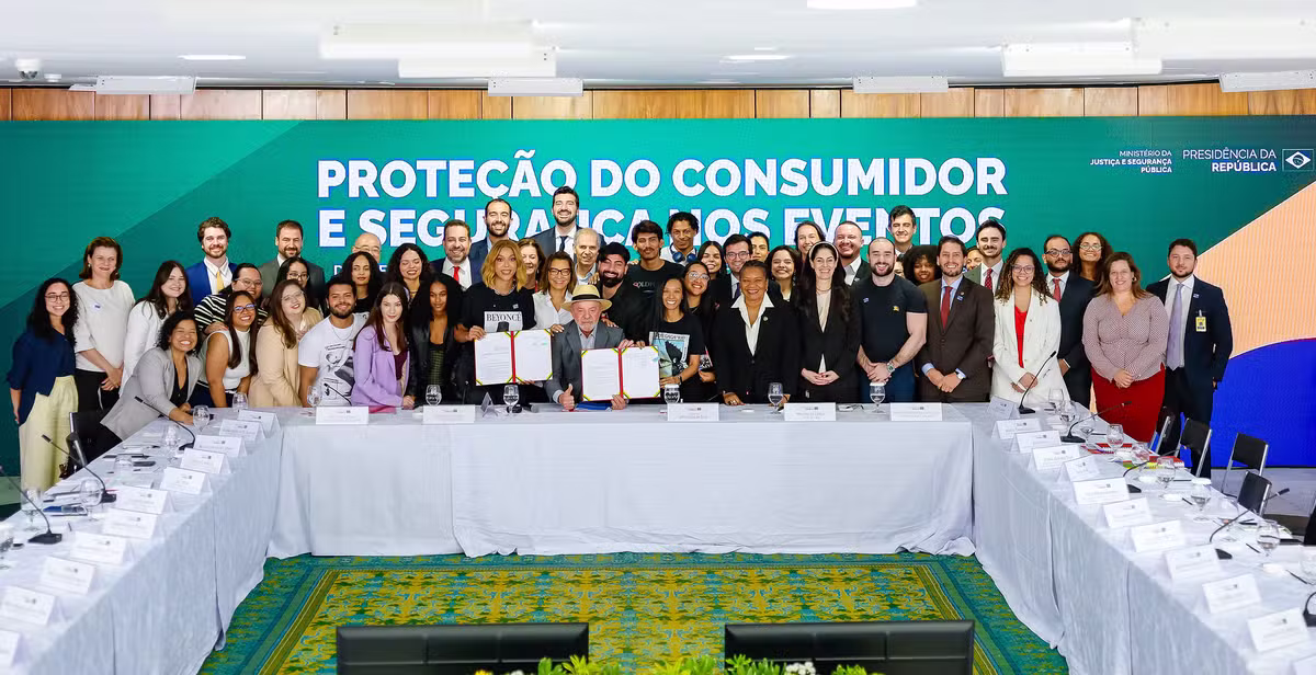 Lula assina decreto para regular venda de ingressos online de olho em artistas e no público jovem