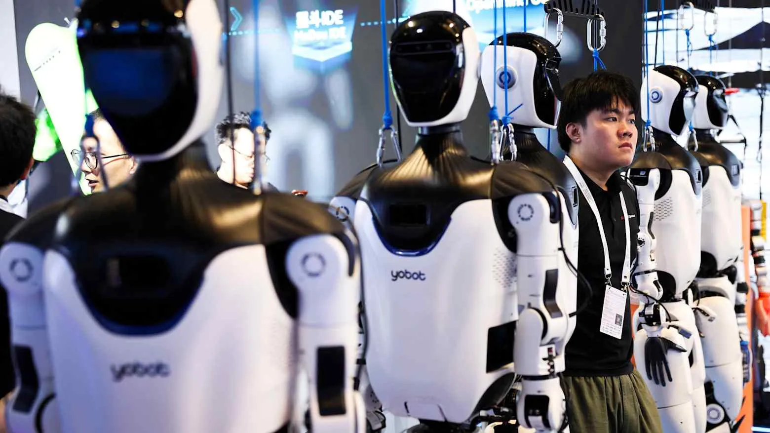 Restrições dos EUA a robôs revelam dependência da indústria em relação a peças chinesas