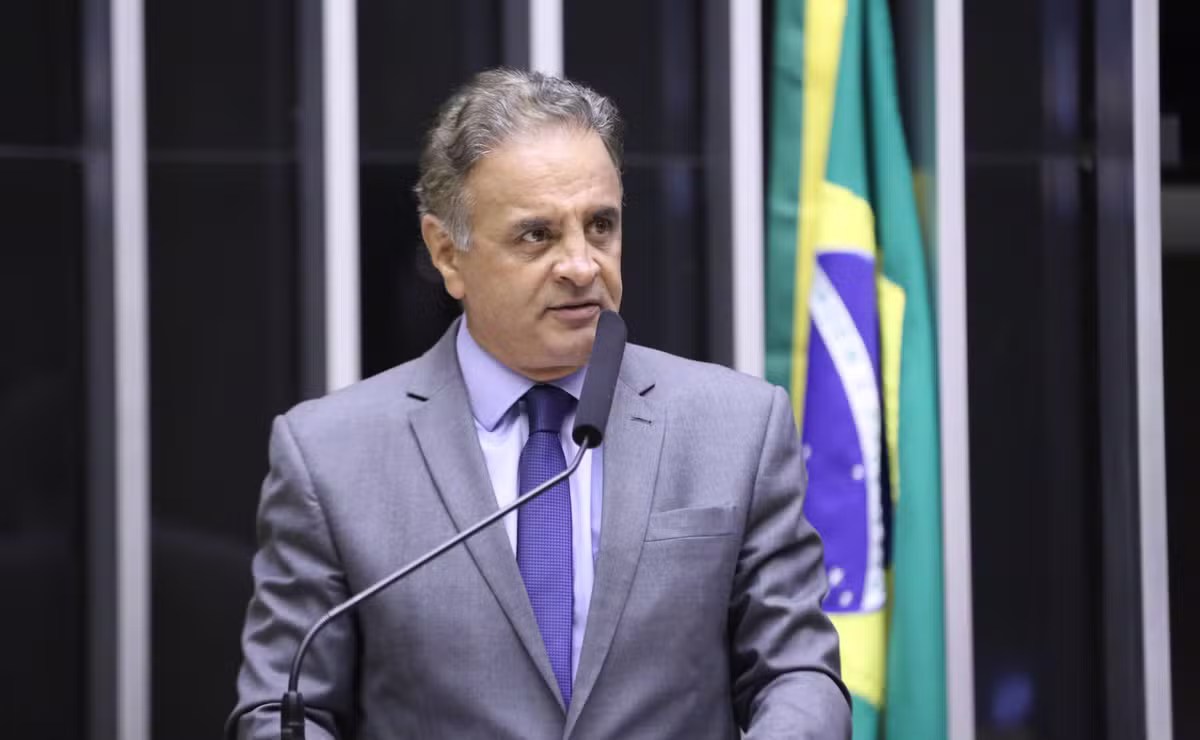 Aécio Neves confirma candidatura ao Senado e desconversa sobre apoio a Lula