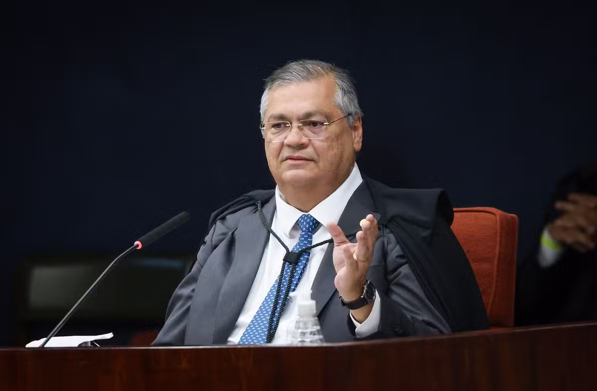 Dino afirma que só parlamentares podem indicar emendas e veta 'terceirização' dos recursos