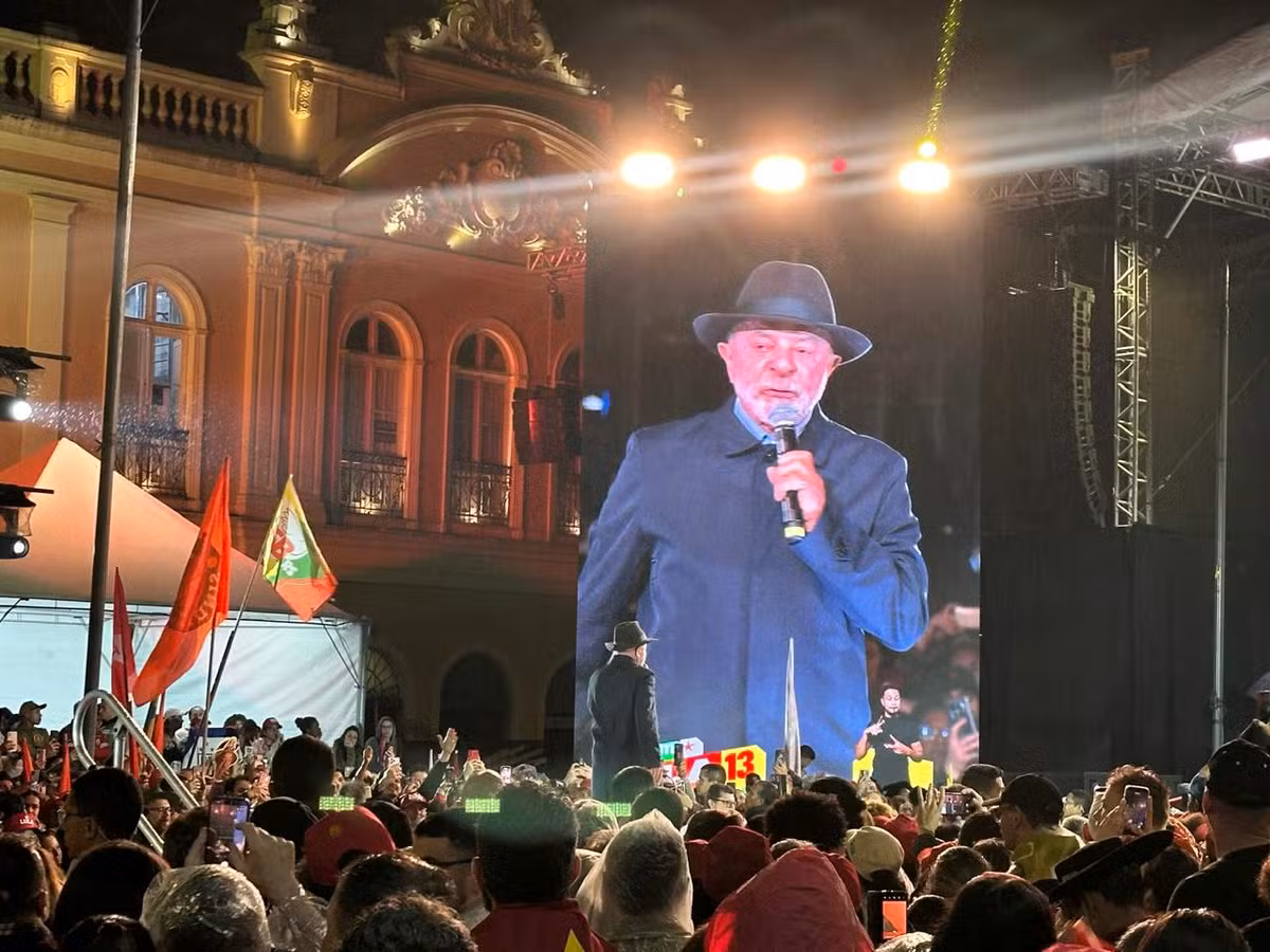 Lula diz que vai acabar com 'a pouca vergonha do futebol' em crítica a times por apoio a bets