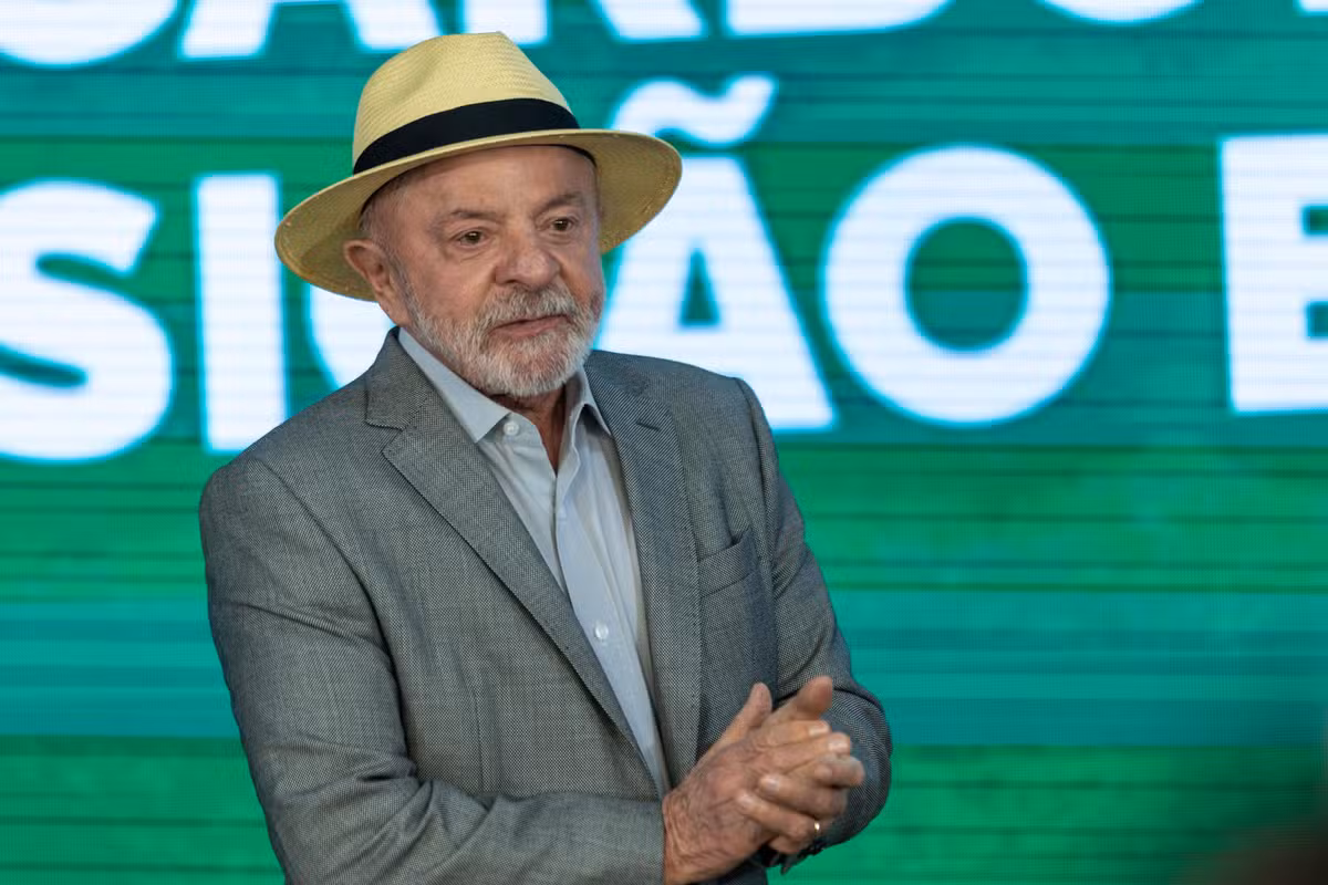 Em Minas, Lula chama Zema de 'comedor de banana com casca'