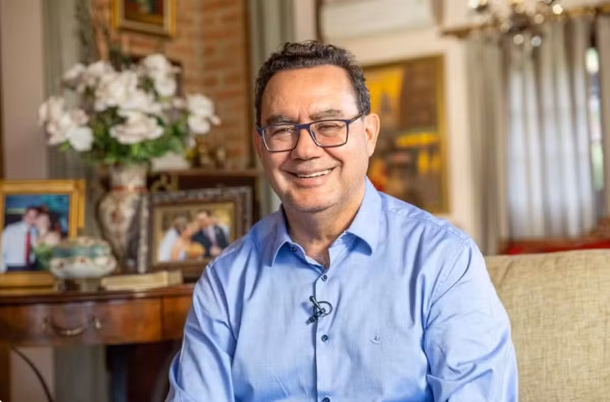 Augusto Cury é de direita ou esquerda?