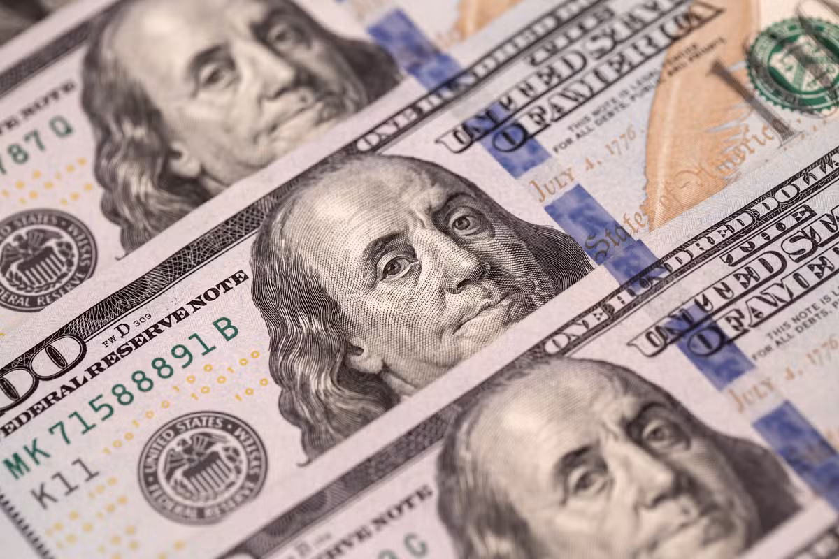 Dólar termina sessão em forte alta e retoma patamar dos R$ 5,20 com maior cautela global