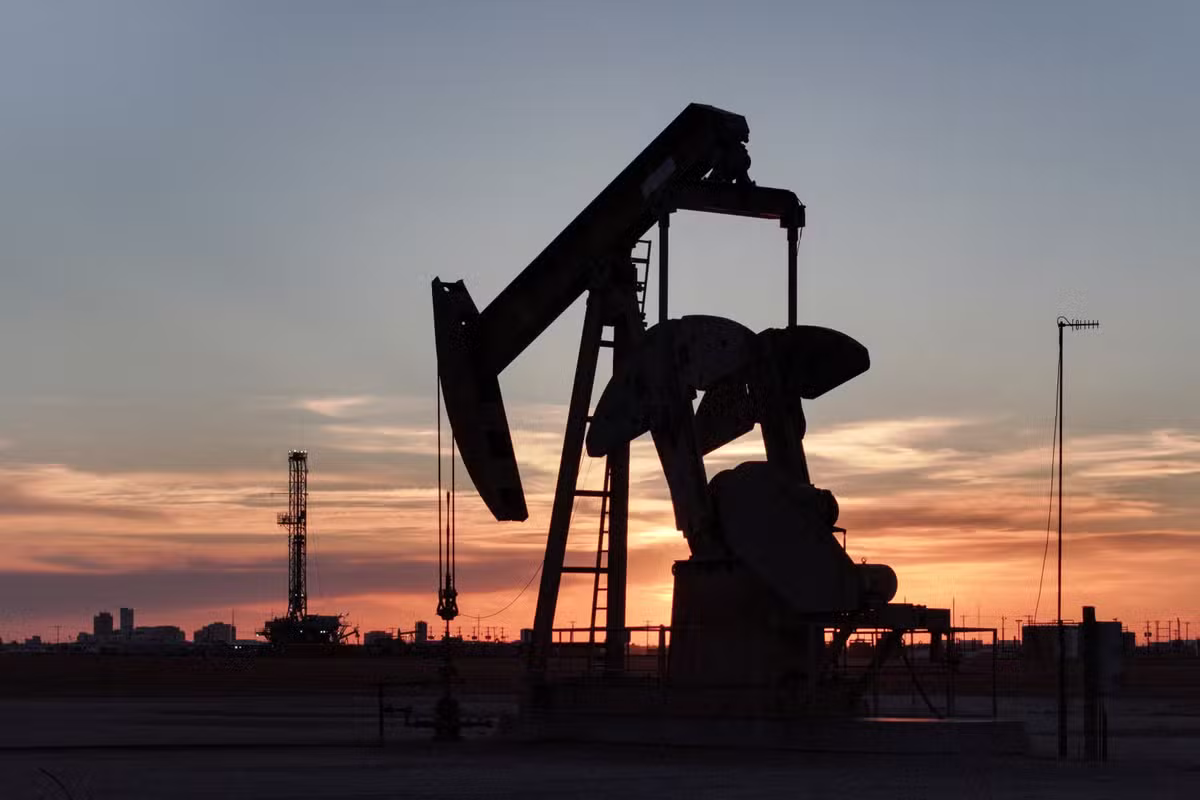 Manhã no mercado: Ataque dos EUA ao Irã impulsiona petróleo; eleições ficam no radar no Brasil