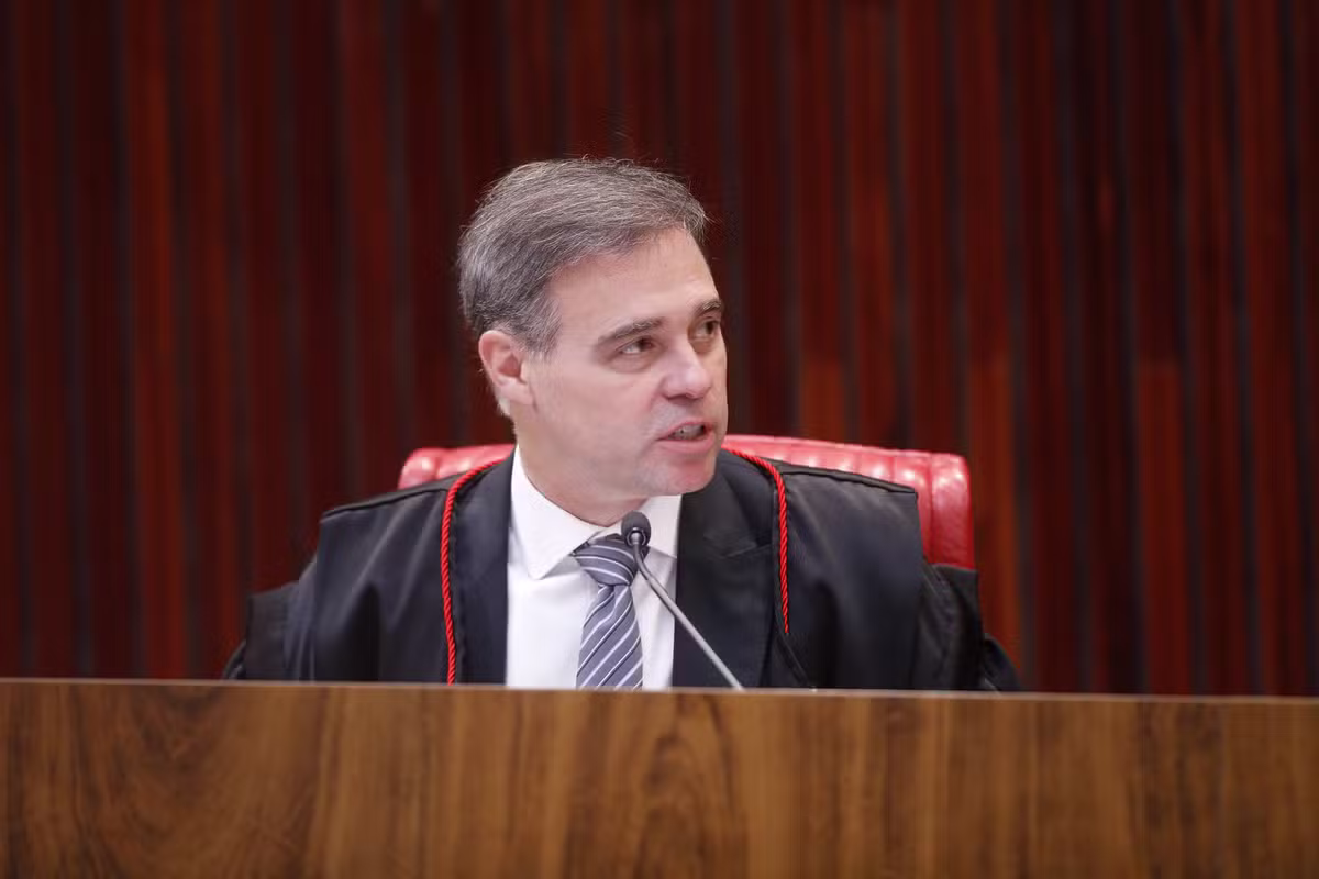 Mendonça envia processo sobre Moraes à presidência do STF
