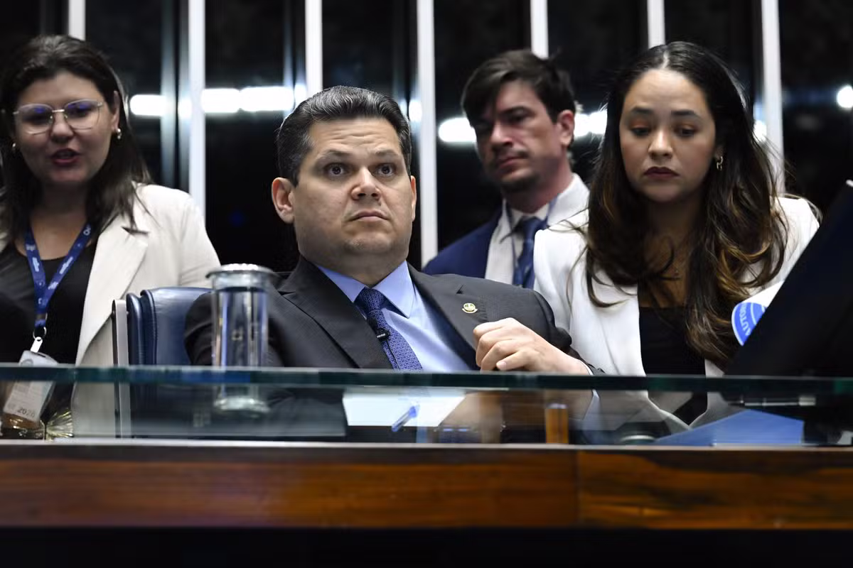 Senado tomará medidas judiciais para garantir uso de verbas indenizatórias por Jaques Wagner, diz Alcolumbre