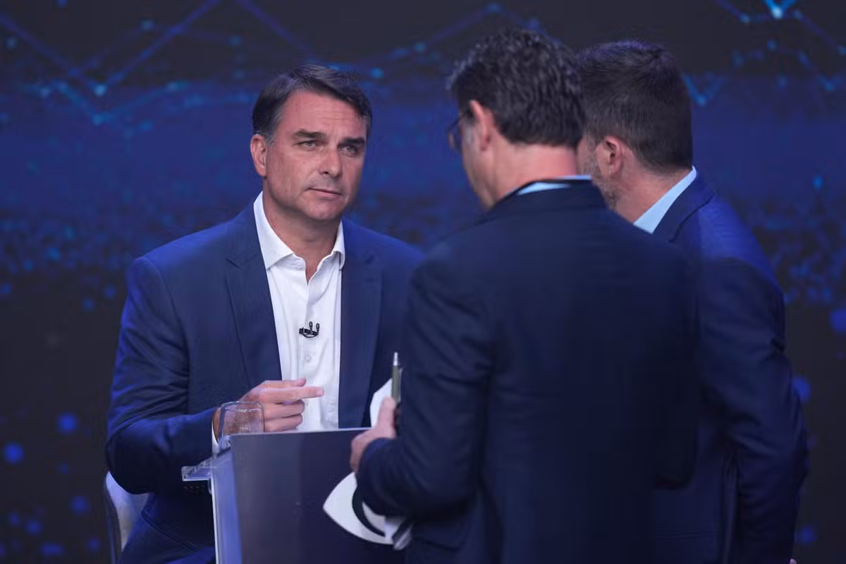Aliados dizem que Flávio Bolsonaro vai ignorar quebra de sigilo proposta por Lula para não 'morder isca'
