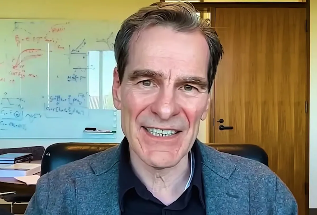 Inflação não se resolve sem política fiscal, diz John Cochrane