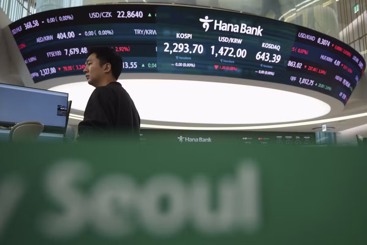 Bolsas da Ásia recuam com tombo em tecnologia e alta do petróleo