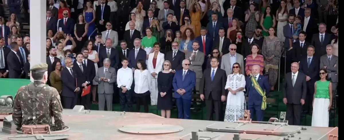 Lula participa de desfile de 7 de setembro com Fachin, Alcolumbre e Motta