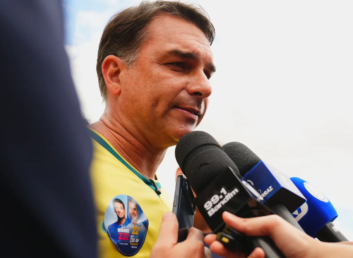 Campanha de Flávio Bolsonaro aposta em sentimento 'anti-Lula e anti