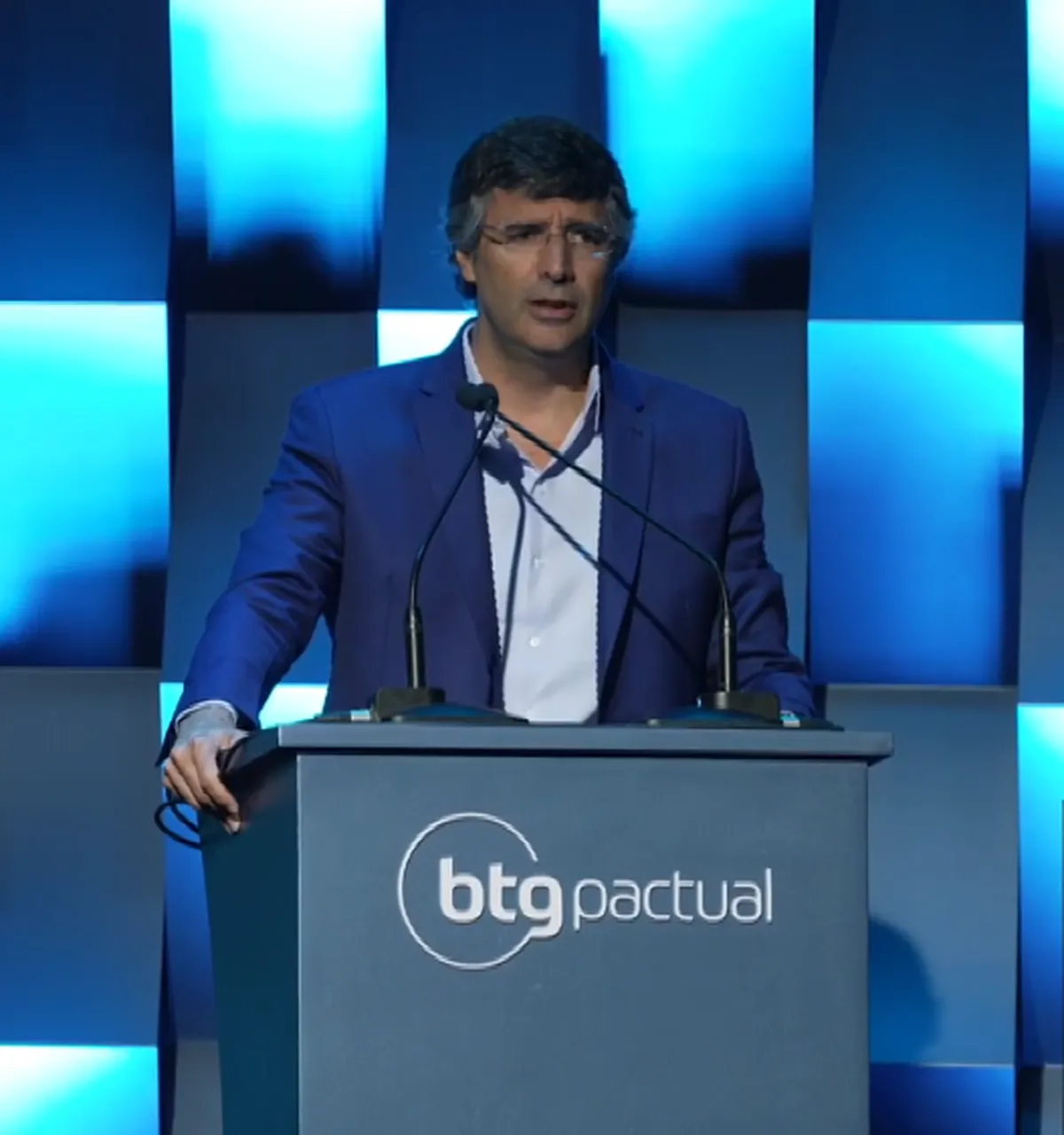 Volume de títulos isentos no Brasil é completamente absurdo, diz André Esteves, do BTG