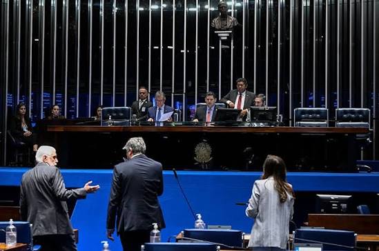 Congresso adia fechamento do Marco Legal e IA habitará no limbo legal até depois das eleições