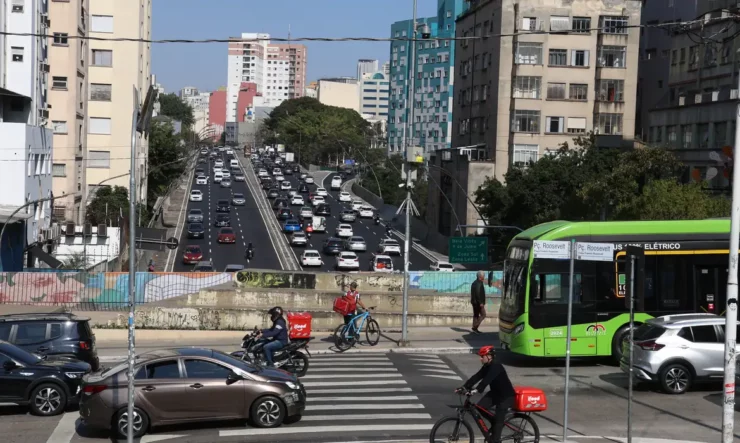 Crédito Sobre Rodas: A Hora de Bancarizar e Proteger a Base da Economia de Plataforma