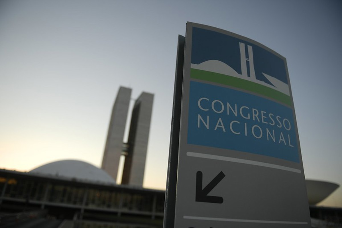 Lula quita R$ 17,5 bi em emendas e alivia pressão no Congresso