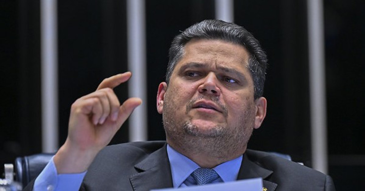 Alcolumbre reage à pressão para fim da escala 6x1: "não aceito ameaça"