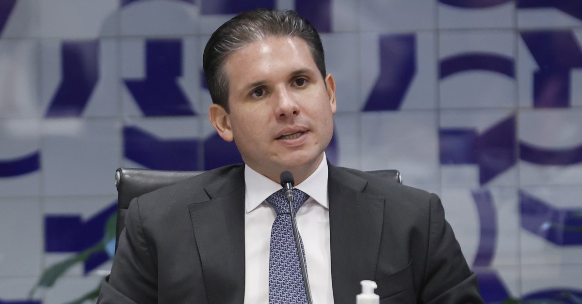 Hugo Motta celebra aumento do etanol na gasolina: "fruto do diálogo"
