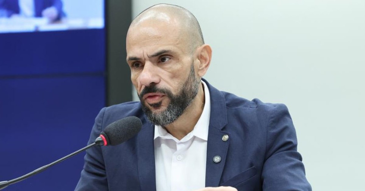 Relator dá parecer favorável à punição de presos que posam para fotos