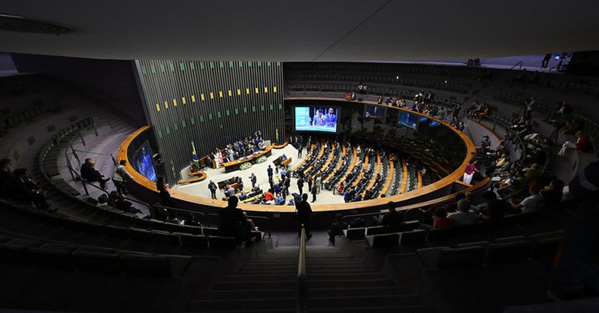 Congresso volta com pauta cheia e calendário espremido pelas eleições