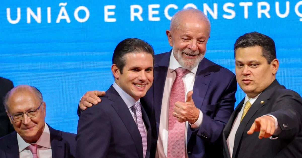 Lula marca reunião com Motta e Alcolumbre sobre taxa das blusinhas
