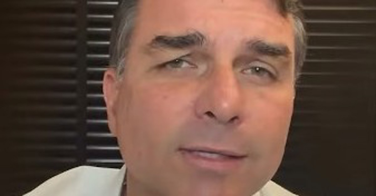 Flávio diz que só quer debater se for com Lula: "é o meu adversário"