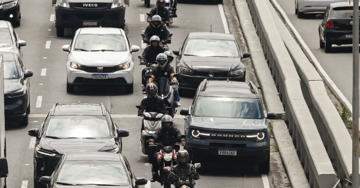 Comissão aprova R$ 30 bi para financiar motoristas e motociclistas