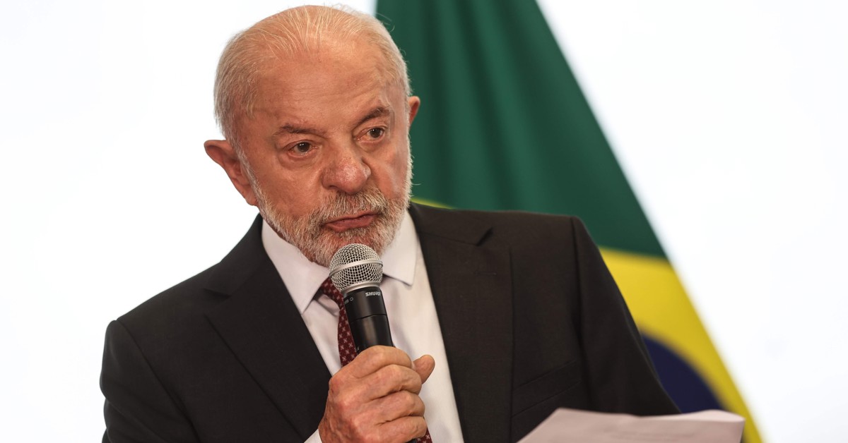 Lula sanciona medida provisória do fim da taxa das blusinhas