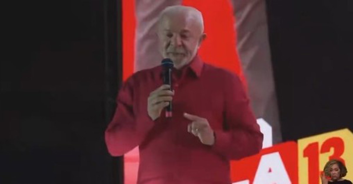 Lula diz que Brasil rejeita "político vira