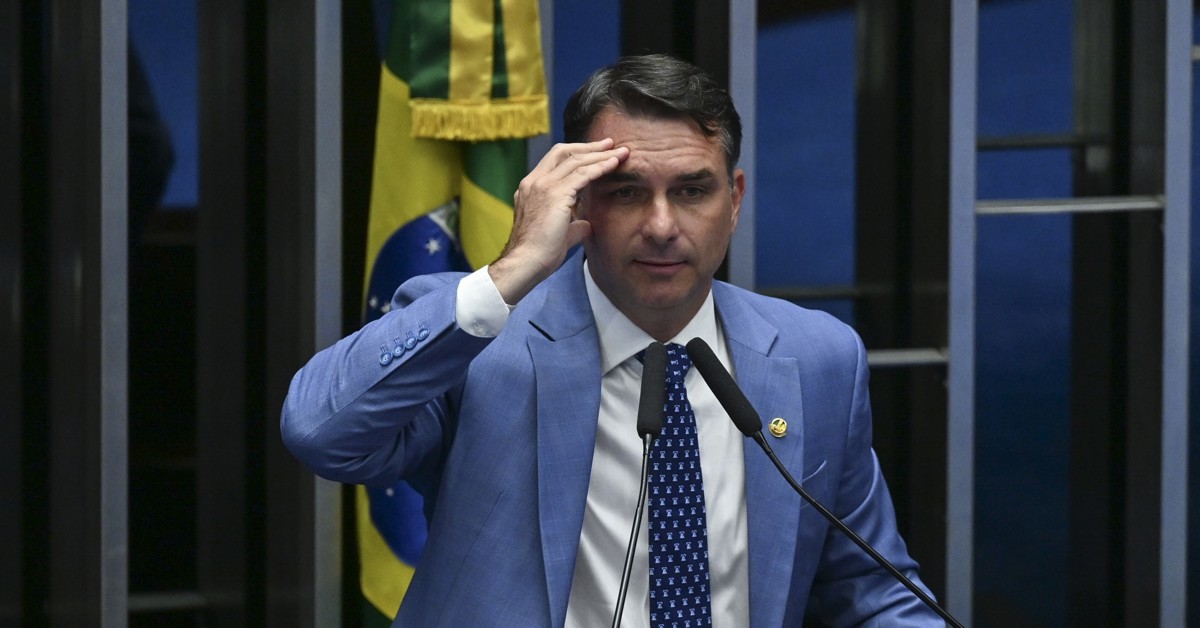 Flávio pede a Mendonça ação contra Lula por suposto favor a Vorcaro