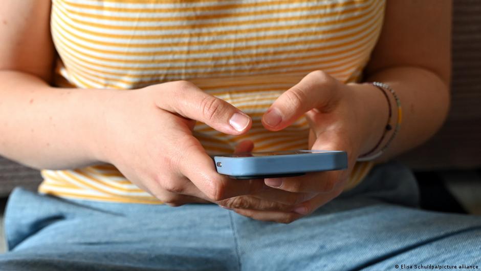 Política chega a sites de fofoca, que furam bolha e podem influenciar voto