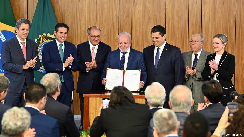 Quase 40% dos deputados reeleitos foram fiéis a Lula e a Bolsonaro