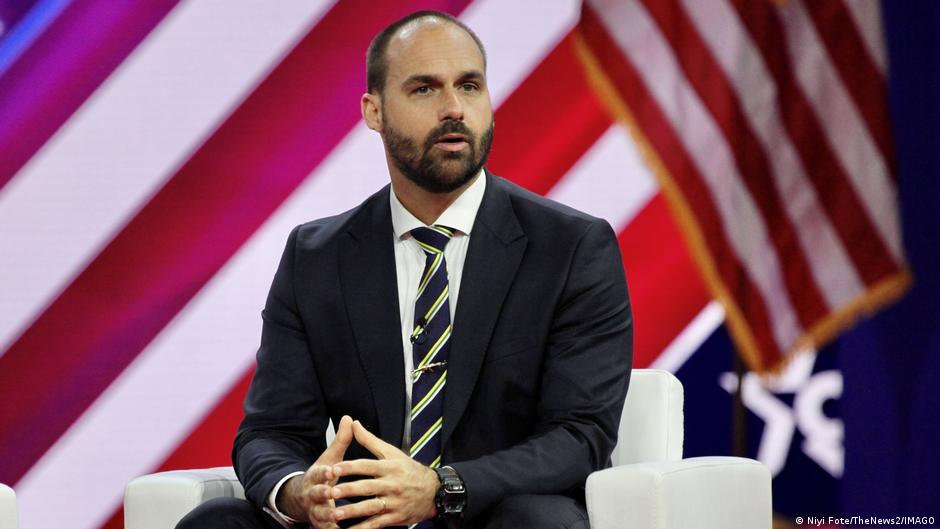 Eduardo Bolsonaro é demitido da PF por abandono de cargo