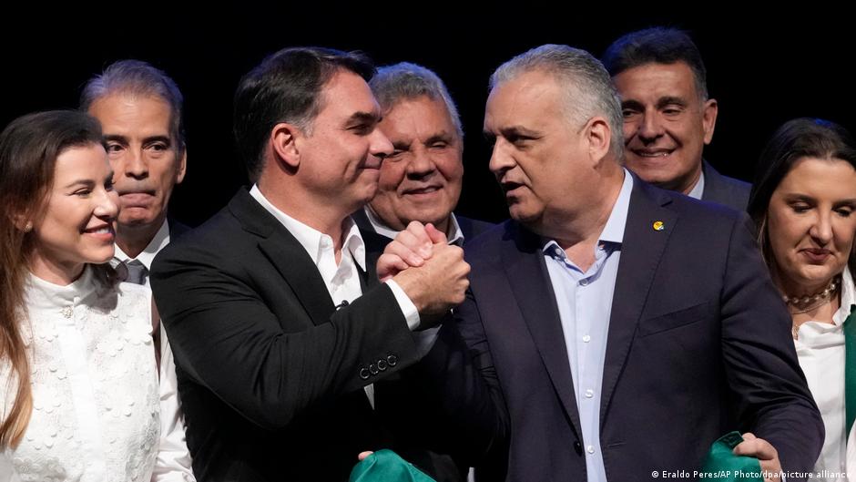 Flávio Bolsonaro anuncia Alfredo Gaspar, do PL, como vice nas eleições