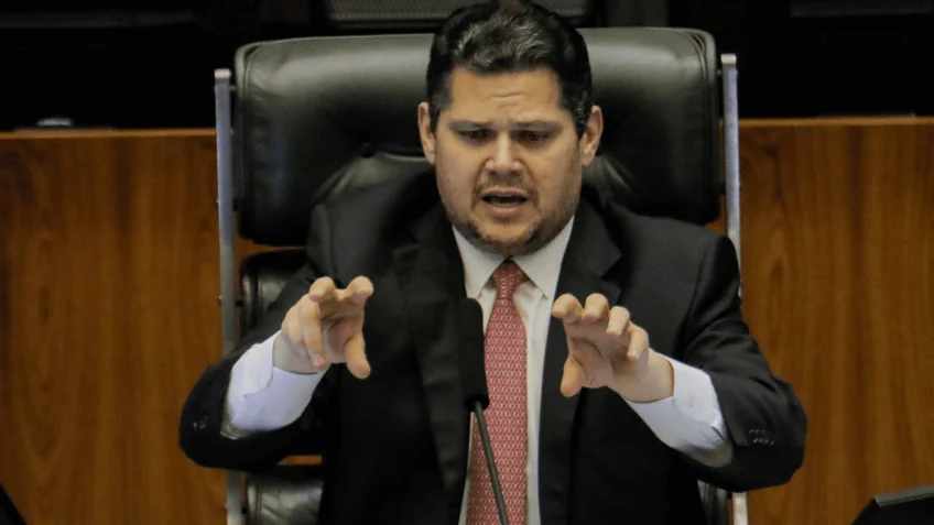 Alcolumbre coloca pauta