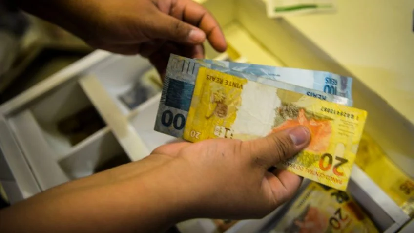 Com guerra no Irã, consultoria do Senado piora projeções para inflação