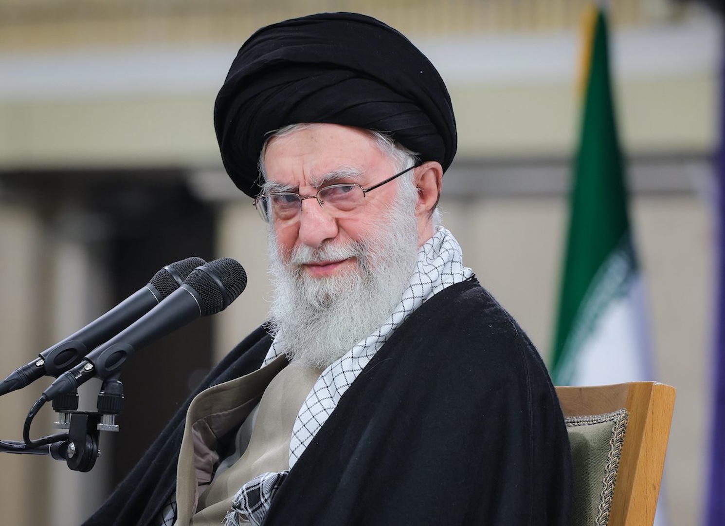 Irã faz cerimônias com corpo de Ali Khamenei antes de funeral