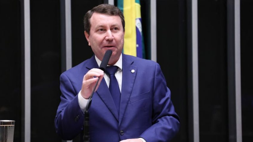 Câmara aprova regras para proteger consumidor em uso de IA