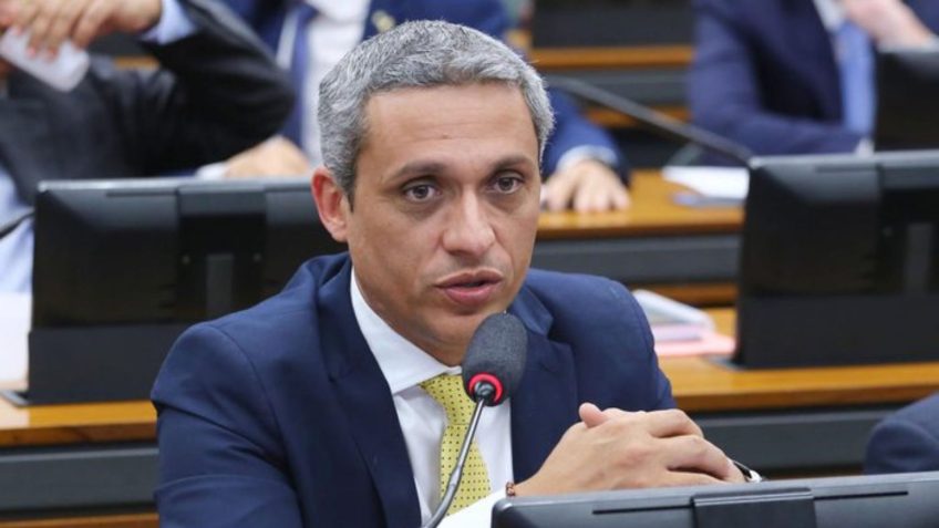 Justiça condena Gayer a pagar R$ 20 mil ao PT por fake news
