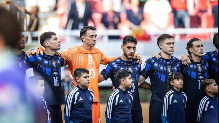 Eliminados da Copa, jogadores uruguaios retornam em voo comercial