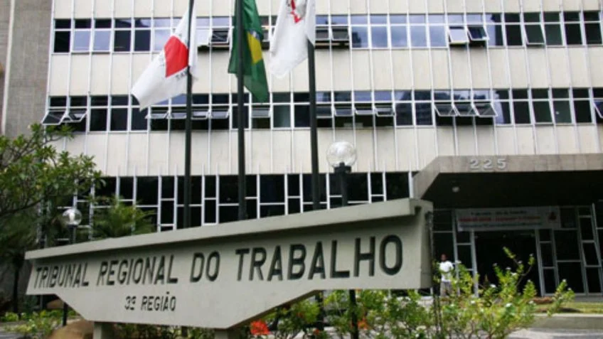 Empresa é condenada por acionar funcionária em licença médica