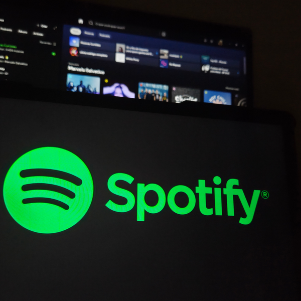 Justiça manda Spotify apagar playlists e músicas de redes extremistas