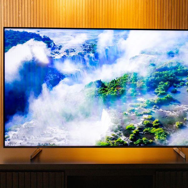 Combo de cinema da Samsung: TV QLED 55" e soundbar por R$ 3 mil