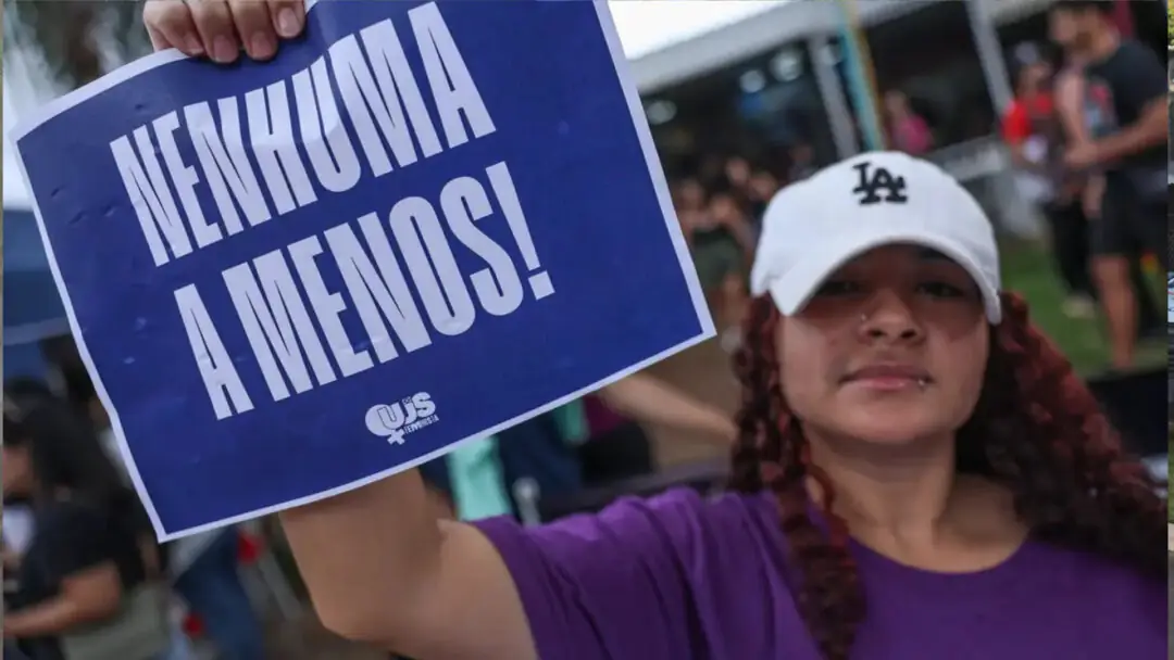 Denúncias de violência digital contra mulheres crescem 188% no país