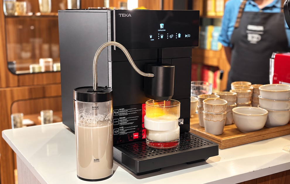 Teka traz o café (e os capuccinos) dos baristas para a bancada da cozinha: conheçam as novas máquinas Steam e Latte