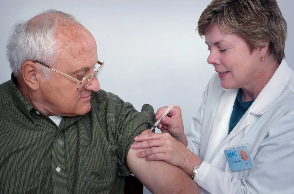 Pneumo 20: vacina ‘turbinada’ contra pneumonia será oferecida para idosos com mais de 85 anos