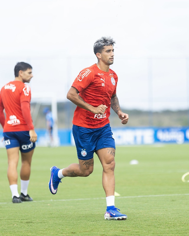 Nacional tenta 'transferir empréstimo' de Kike Olivera, mas Bahia veta saída; entenda