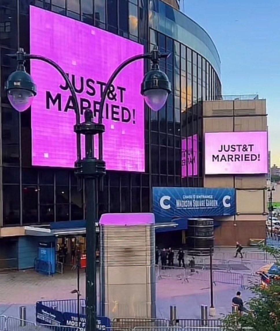 Cantora Taylor Swift oficializa união com Travis Kelce em cerimônia no Madison Square Garden