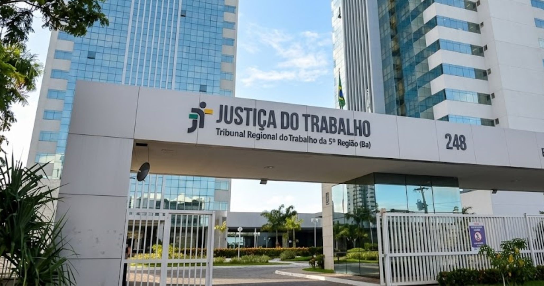 TRT-BA condena advogado após IA detectar comando oculto para influenciar decisão de recurso